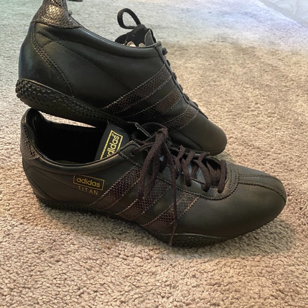 Adidas "Titan" Retro Sz 8 Black Leather Sneakers